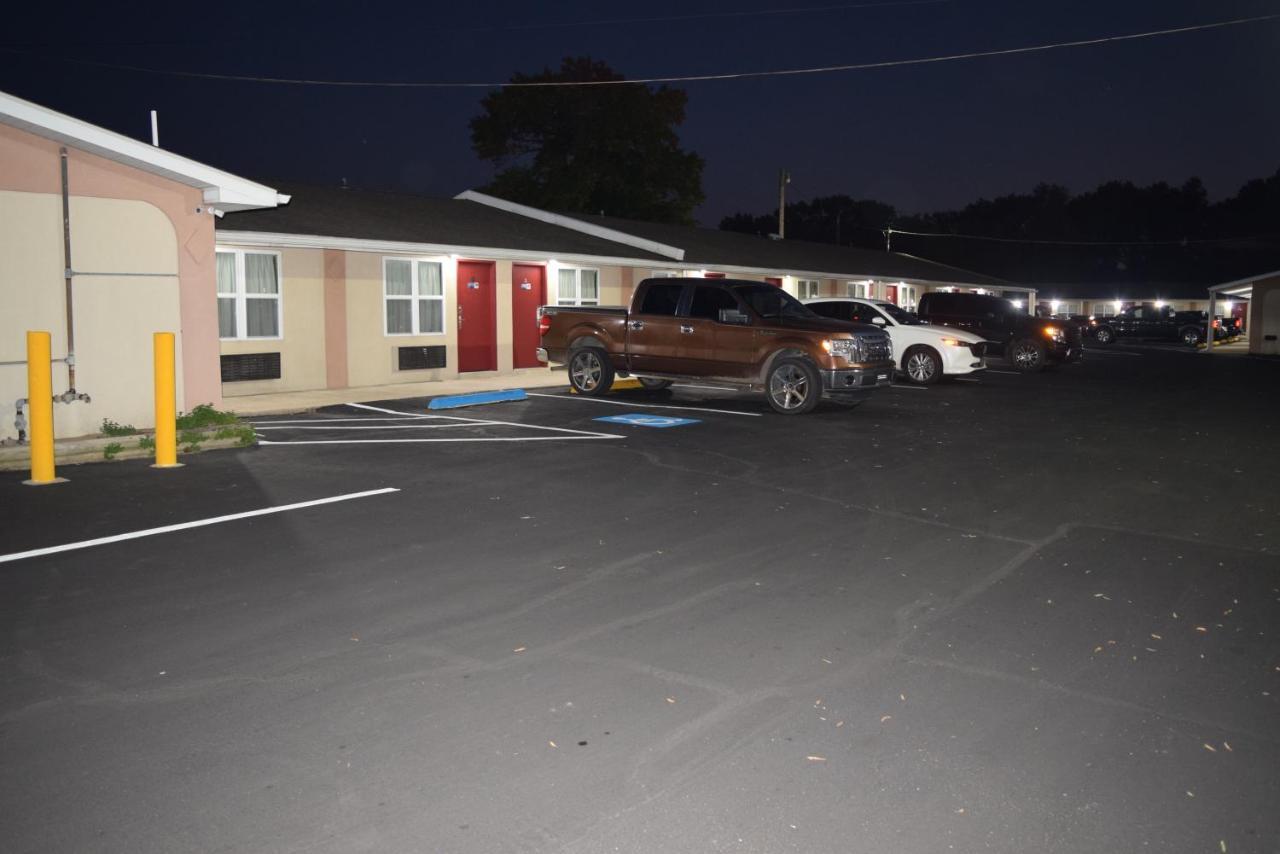 White Oaks Motel Pennsville/Carneys Point Exterior photo
